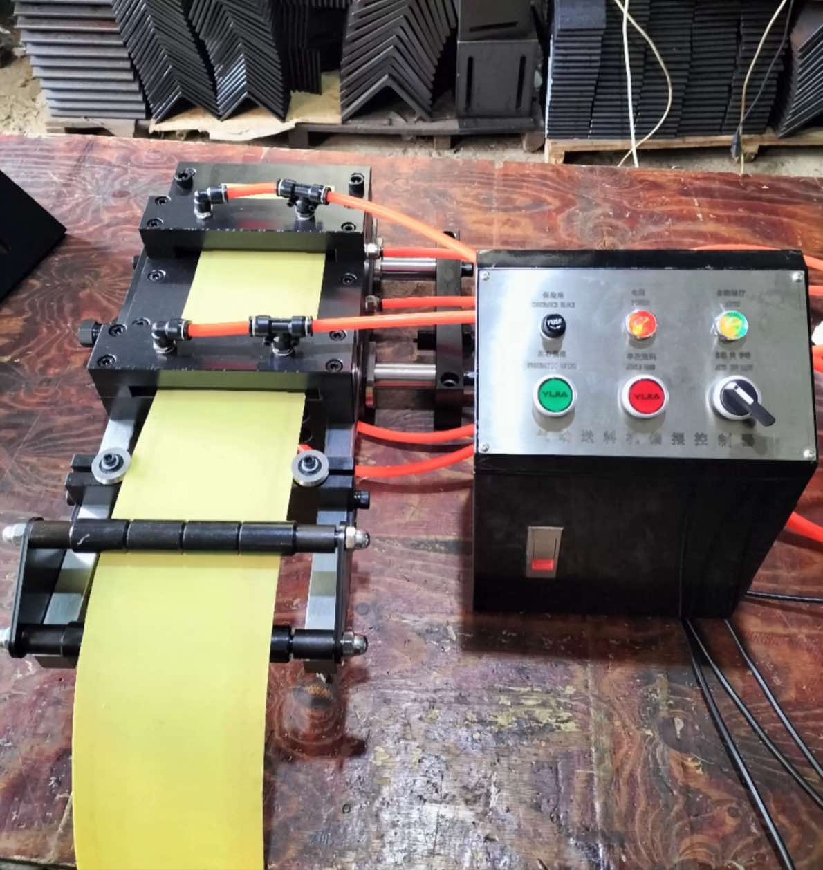 Producción de discos de lija con alimentador neumático AF