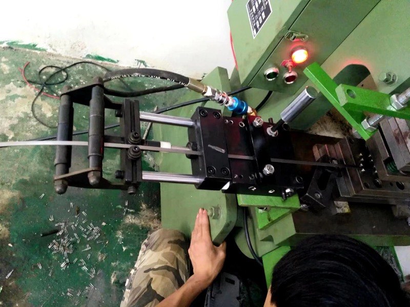 Estampado de componentes electrónicos con alimentador AF