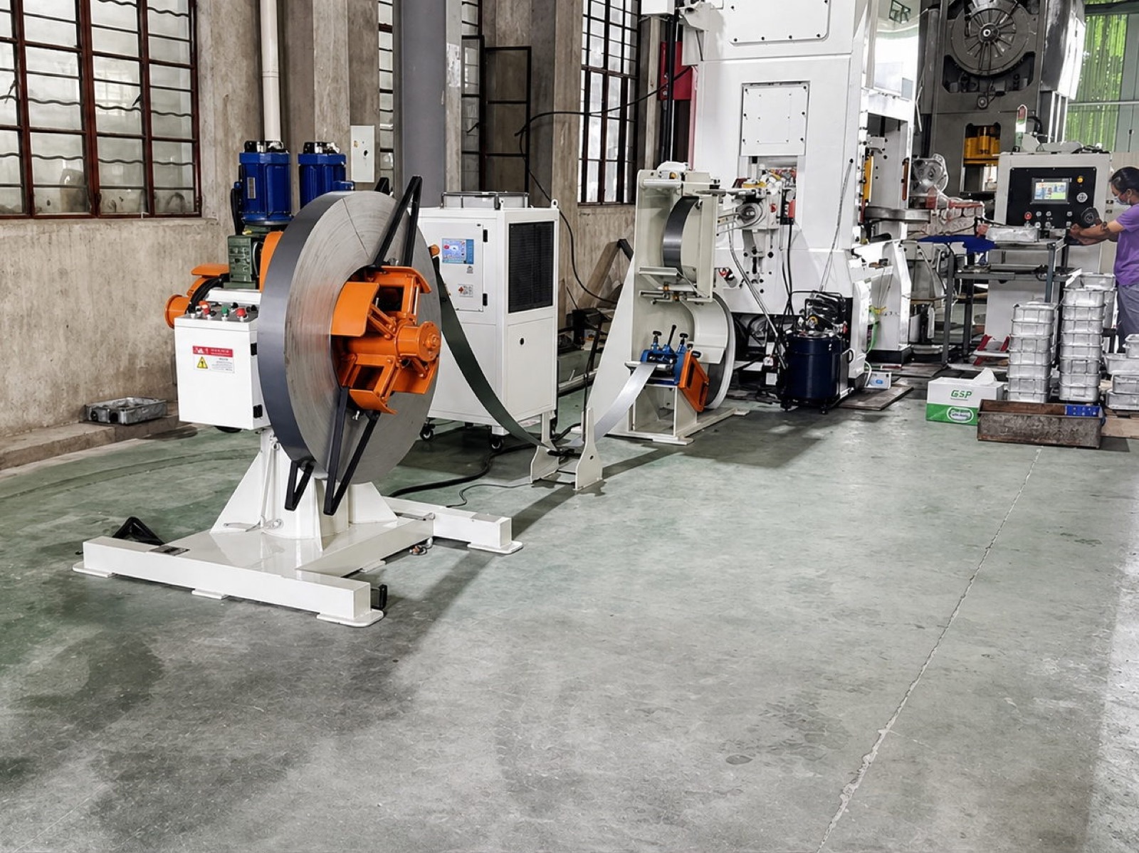 Alimentador gripper de alta velocidad HENLI en línea de prensa