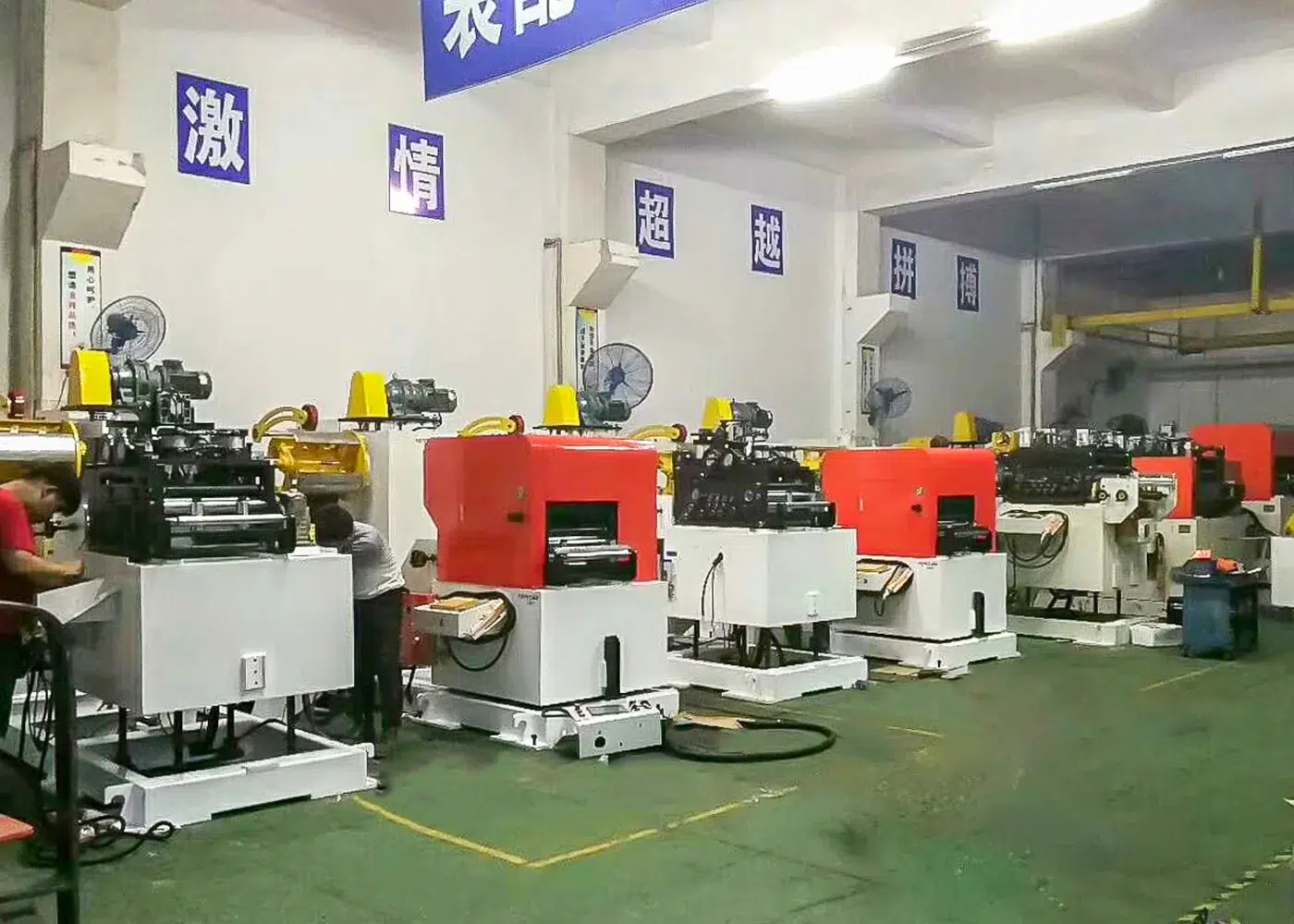 Máquinas HENLI estándar en fabricación