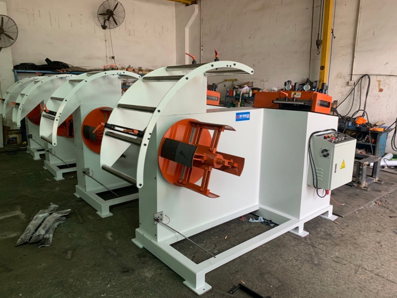 Varias máquinas PUL 2 en 1 HENLI durante fabricación