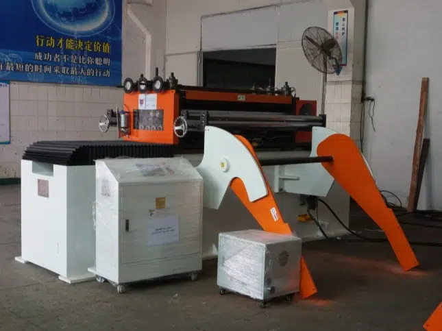 Mesa y ejes de movimiento del alimentador zigzag