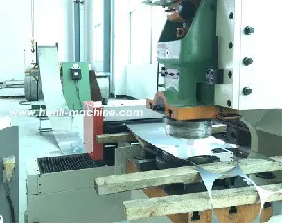 Línea HENLI de recorte circular con alimentador servo zigzag