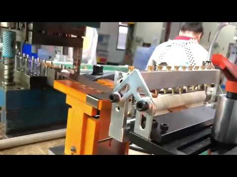 Alimentador de aceite de dos caras trabajando con tira metálica
