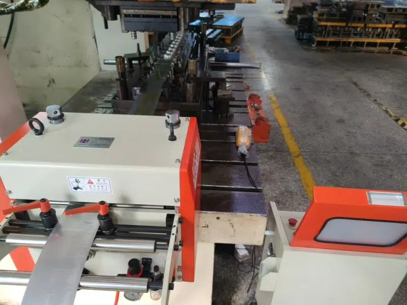 Alimentador servo NC: estructura y componentes, vista 17