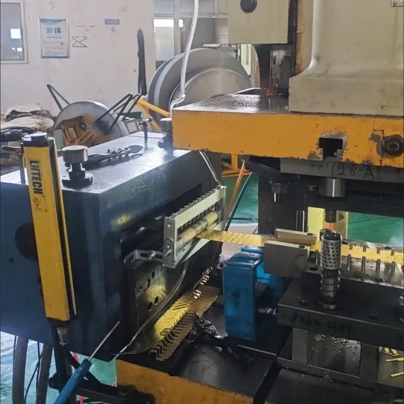 Lubricador de bobina para estampado: sistema de lubricación, vista 46